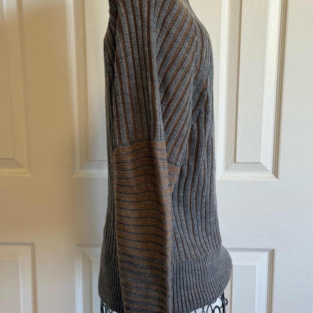 DKNY ribbed knit sweater grey taupe crewneck acrylic knit pullover. M - Picture 8 of 9